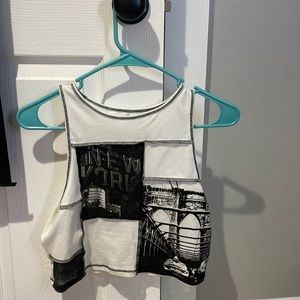 Hollister social tourist top